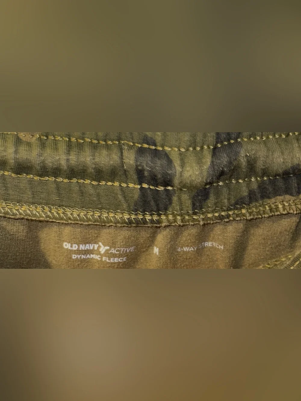 Men’s Medium camo shorts dynamic fleece stretch